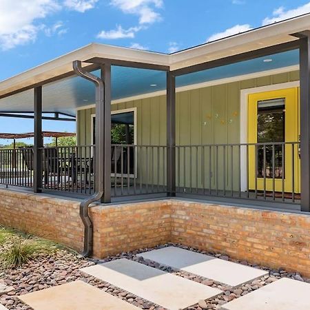 Blumenhaus Sleeps 6 Full Kitchen Plus Hot Tub Fredericksburg Eksteriør bilde