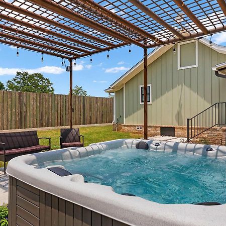 Blumenhaus Sleeps 6 Full Kitchen Plus Hot Tub Fredericksburg Eksteriør bilde