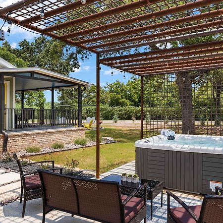 Blumenhaus Sleeps 6 Full Kitchen Plus Hot Tub Fredericksburg Eksteriør bilde