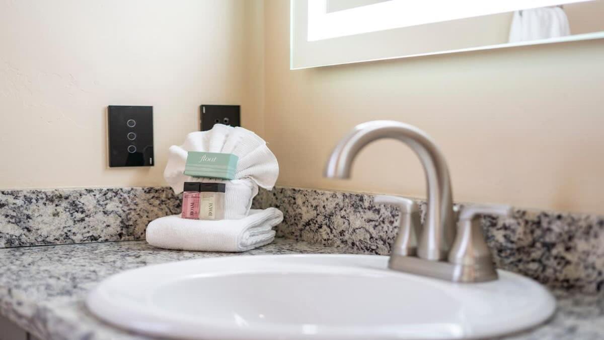 Blumenhaus Sleeps 6 Full Kitchen Plus Hot Tub Fredericksburg Eksteriør bilde