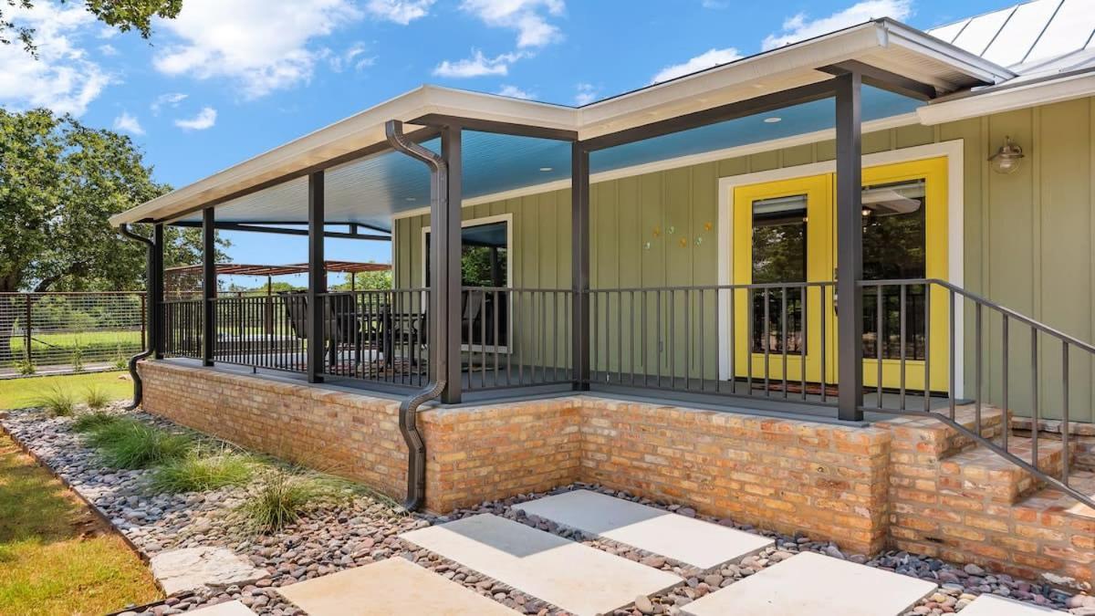Blumenhaus Sleeps 6 Full Kitchen Plus Hot Tub Fredericksburg Eksteriør bilde