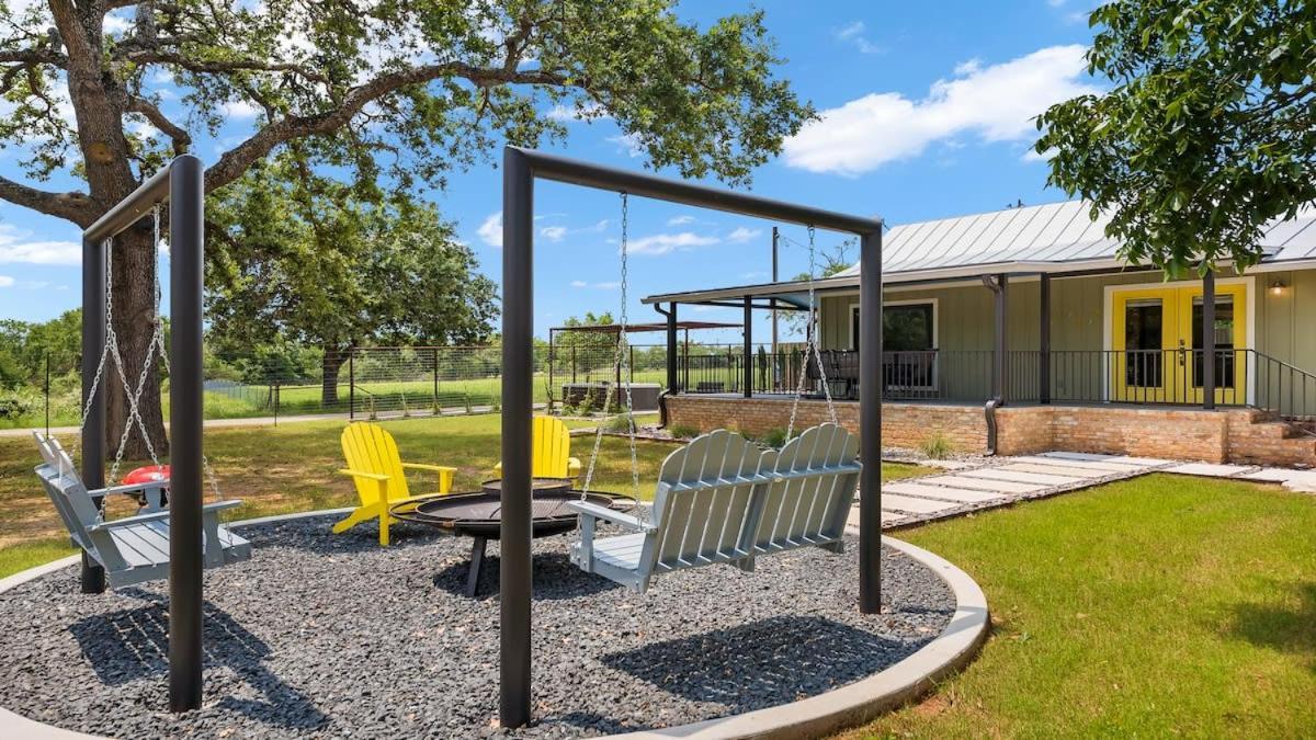 Blumenhaus Sleeps 6 Full Kitchen Plus Hot Tub Fredericksburg Eksteriør bilde
