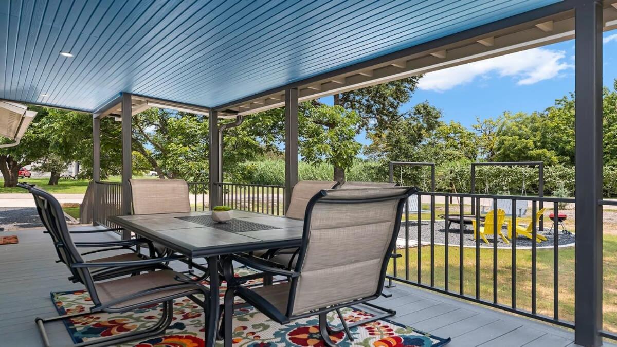 Blumenhaus Sleeps 6 Full Kitchen Plus Hot Tub Fredericksburg Eksteriør bilde