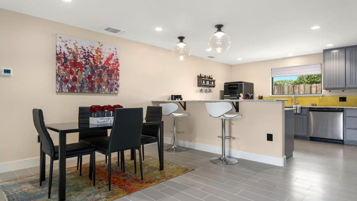 Blumenhaus Sleeps 6 Full Kitchen Plus Hot Tub Fredericksburg Eksteriør bilde