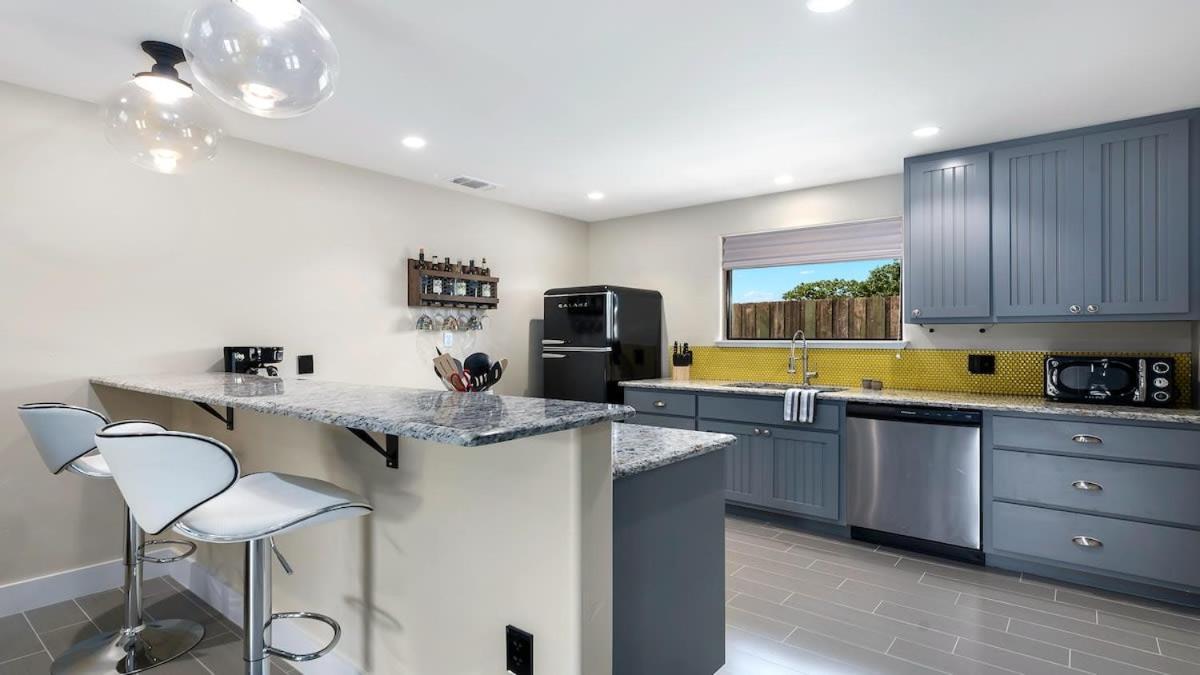Blumenhaus Sleeps 6 Full Kitchen Plus Hot Tub Fredericksburg Eksteriør bilde