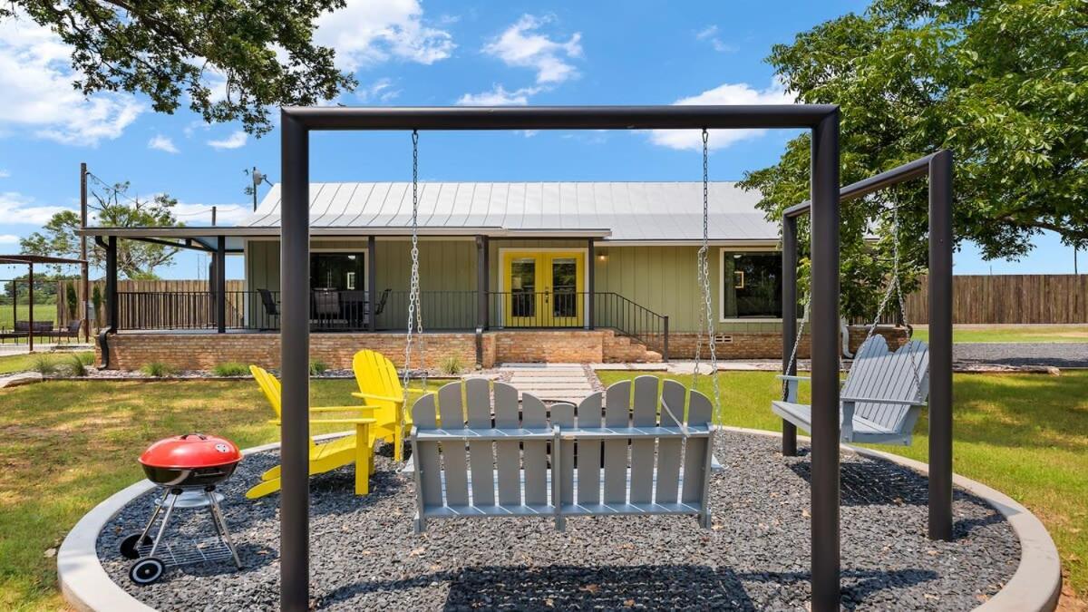 Blumenhaus Sleeps 6 Full Kitchen Plus Hot Tub Fredericksburg Eksteriør bilde